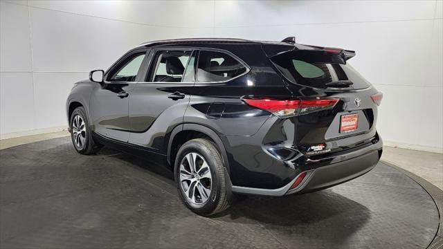 used 2020 Toyota Highlander car, priced at $29,995