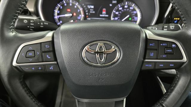 used 2022 Toyota Highlander car, priced at $34,582