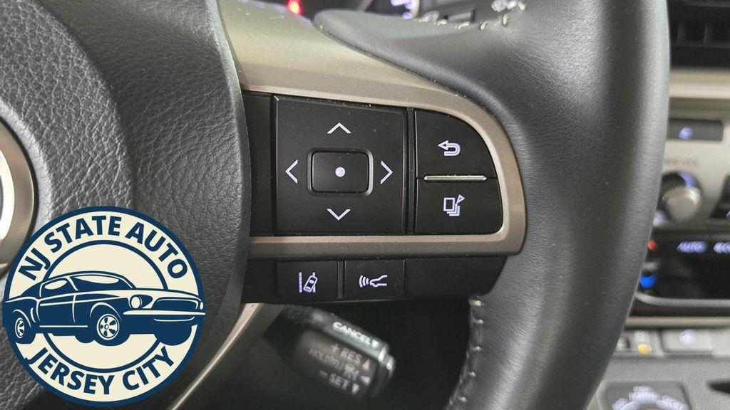 used 2017 Lexus ES 350 car, priced at $19,185