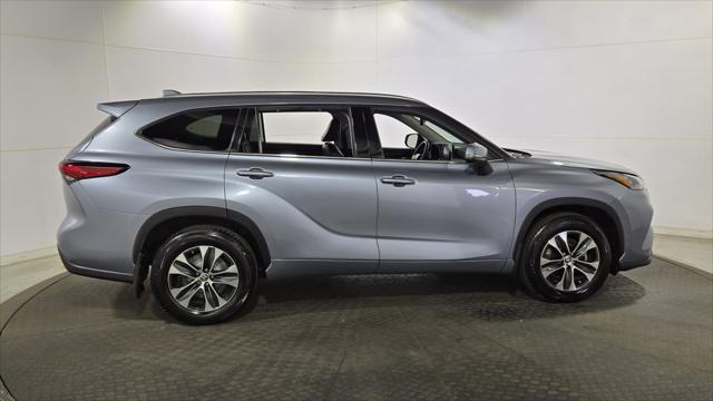 used 2020 Toyota Highlander car, priced at $27,126