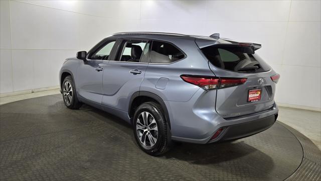 used 2020 Toyota Highlander car, priced at $27,126