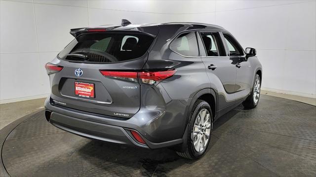 used 2020 Toyota Highlander Hybrid car, priced at $30,895