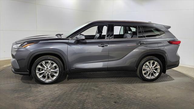 used 2020 Toyota Highlander Hybrid car, priced at $30,895