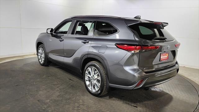 used 2020 Toyota Highlander Hybrid car, priced at $30,895