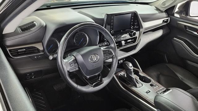 used 2020 Toyota Highlander Hybrid car, priced at $30,895