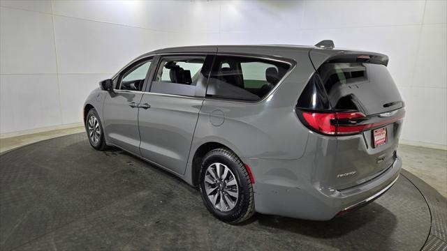 used 2022 Chrysler Pacifica Hybrid car, priced at $21,250