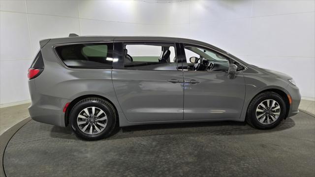 used 2022 Chrysler Pacifica Hybrid car, priced at $21,250