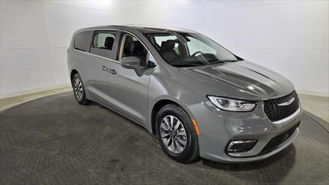 used 2022 Chrysler Pacifica Hybrid car, priced at $21,250