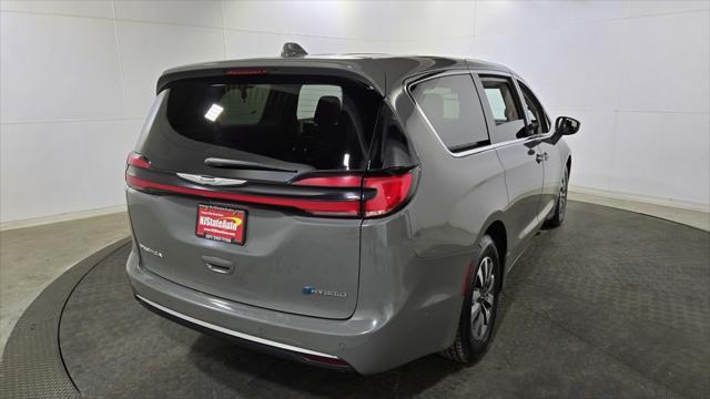 used 2022 Chrysler Pacifica Hybrid car, priced at $21,250