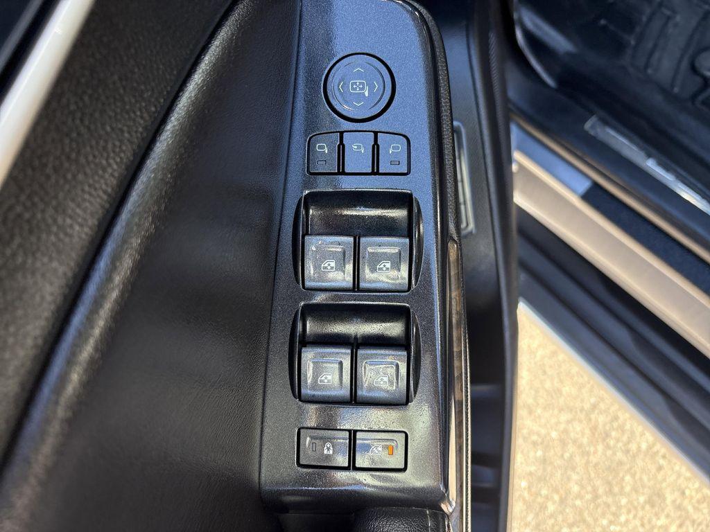 used 2018 GMC Yukon car, priced at $27,994