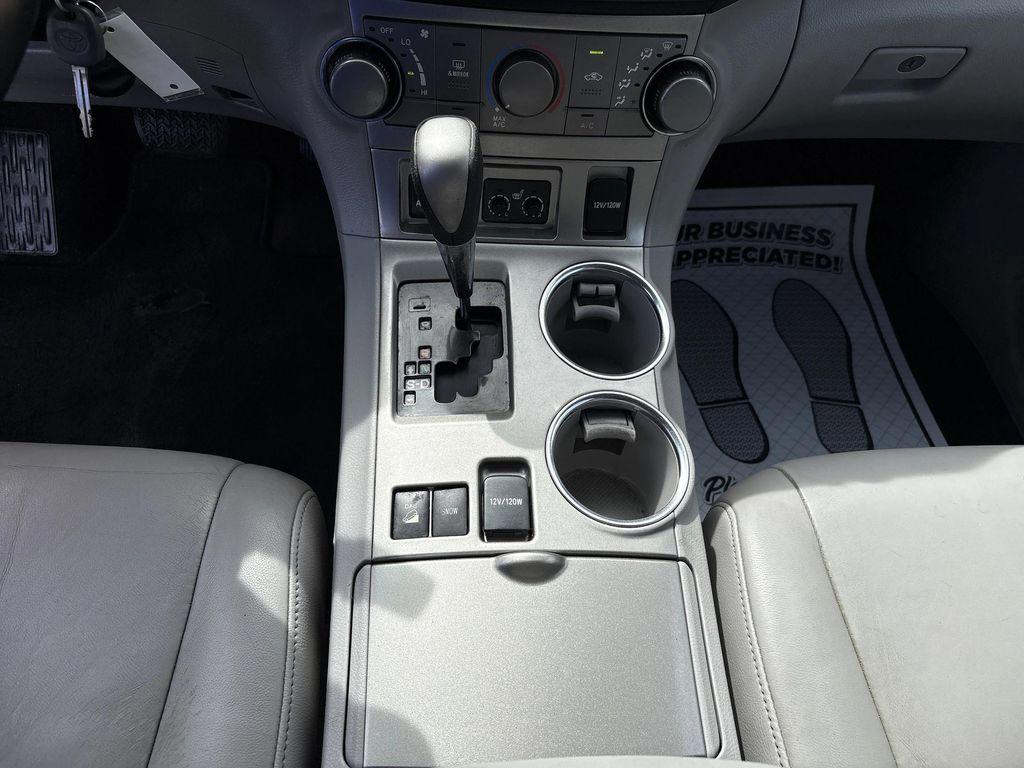 used 2013 Toyota Highlander car, priced at $12,099