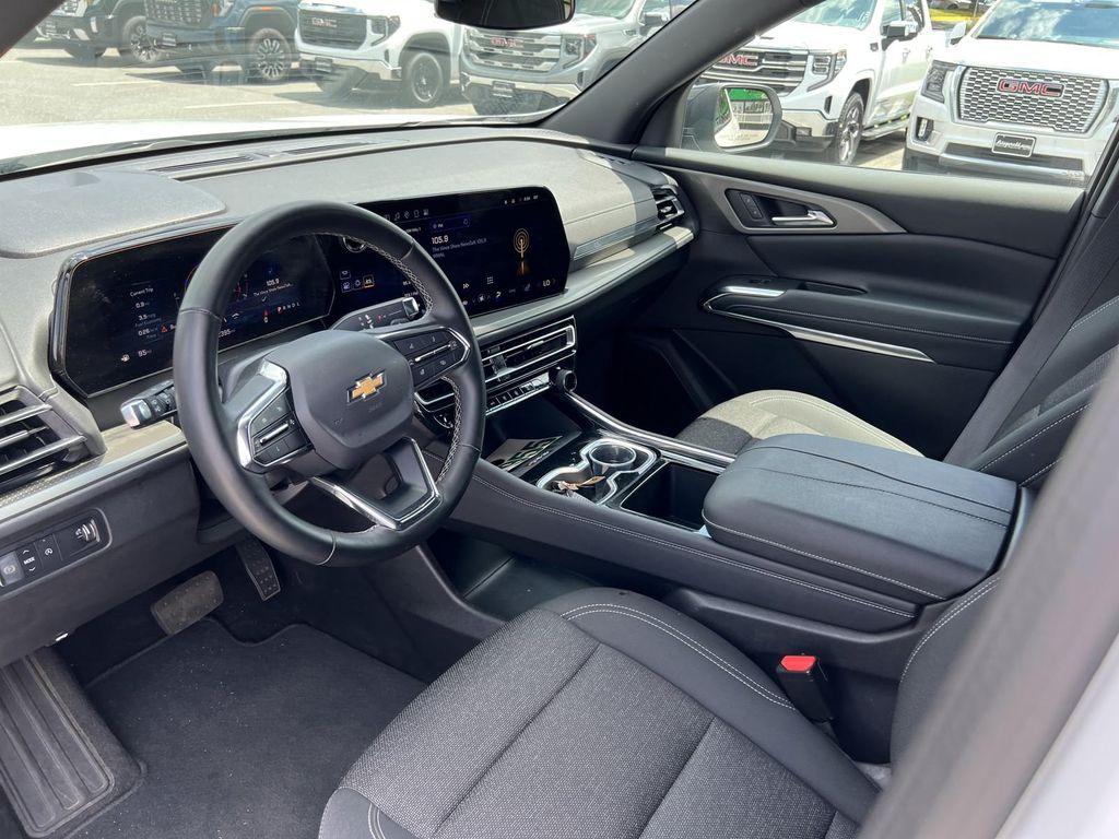 used 2025 Chevrolet Traverse car, priced at $34,877