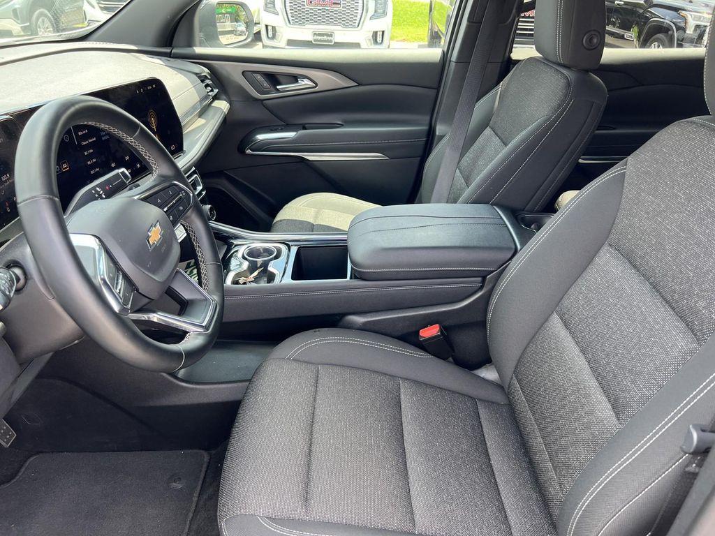 used 2025 Chevrolet Traverse car, priced at $34,877