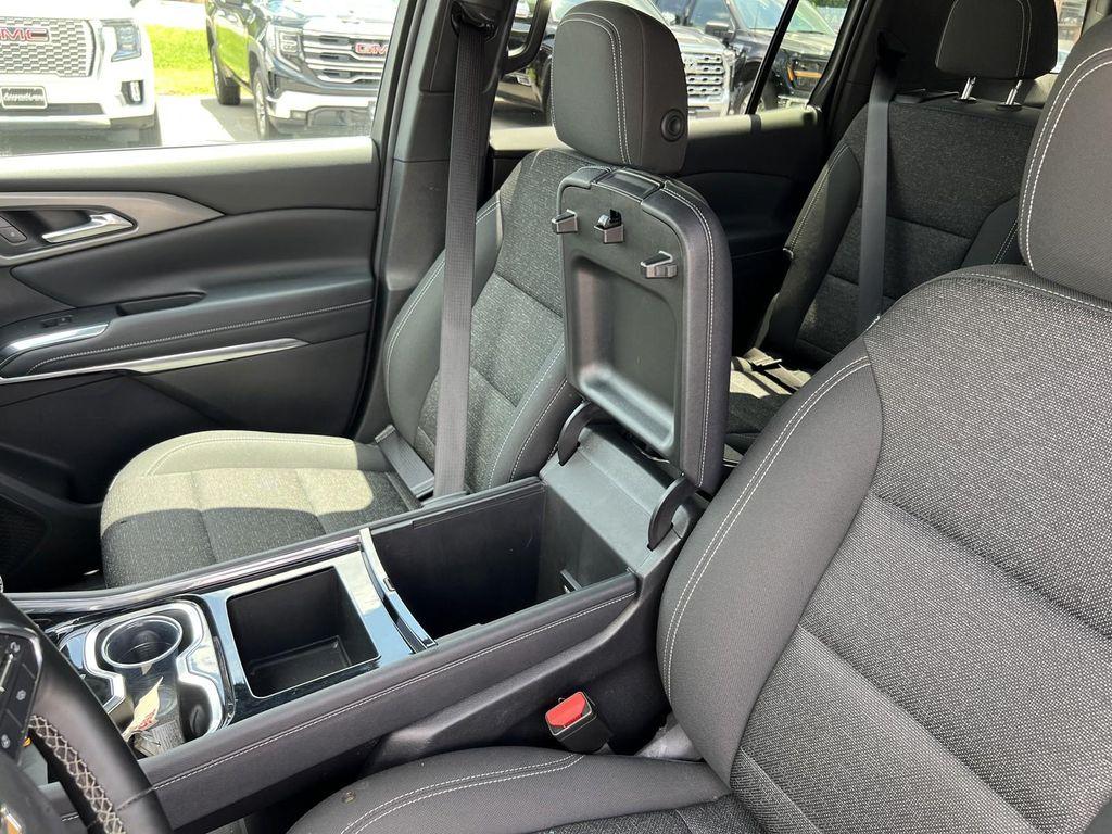 used 2025 Chevrolet Traverse car, priced at $34,877