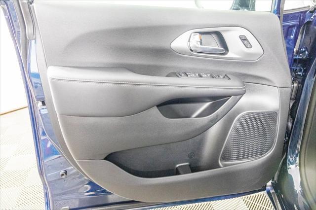 new 2025 Chrysler Pacifica car, priced at $44,748
