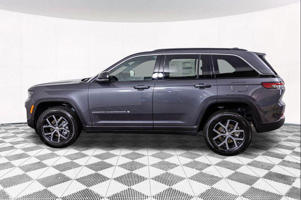 new 2025 Jeep Grand Cherokee car, priced at $43,256