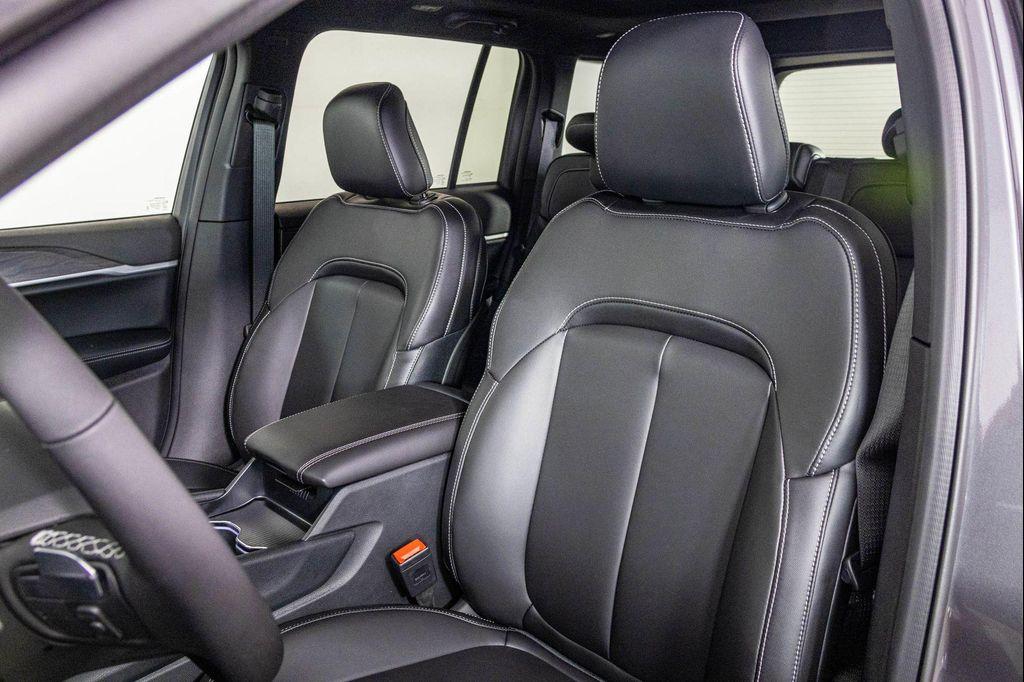 new 2025 Jeep Grand Cherokee car, priced at $43,256