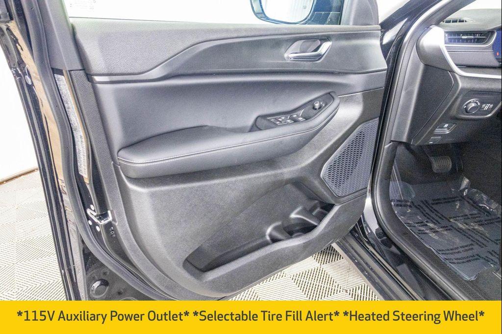 new 2025 Jeep Grand Cherokee car, priced at $41,355