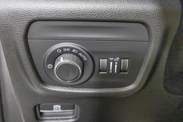 new 2025 Jeep Grand Cherokee car, priced at $40,808