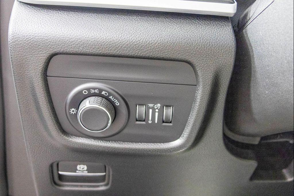 new 2025 Jeep Grand Cherokee car, priced at $39,236