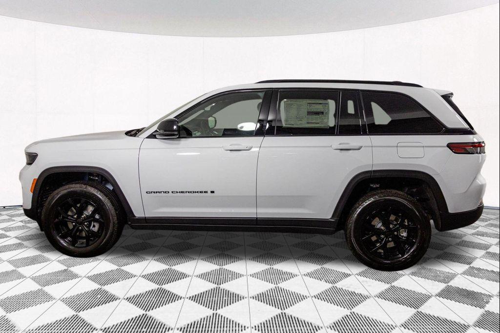 new 2025 Jeep Grand Cherokee car, priced at $39,236