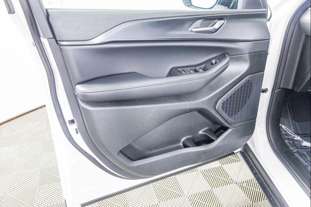 new 2025 Jeep Grand Cherokee car, priced at $39,236