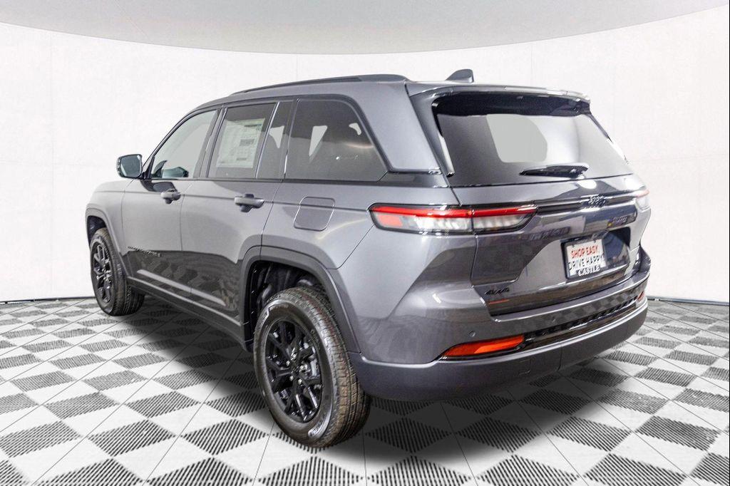 new 2025 Jeep Grand Cherokee car, priced at $39,772