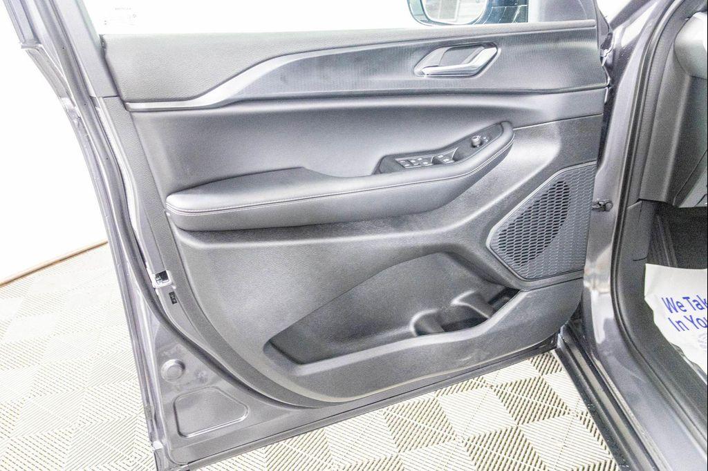 new 2025 Jeep Grand Cherokee car, priced at $39,772