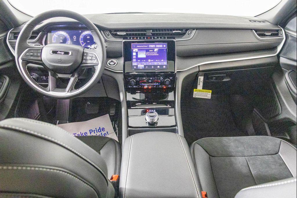 new 2025 Jeep Grand Cherokee car, priced at $39,772