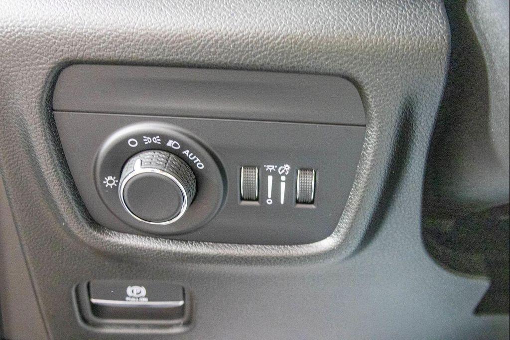 new 2025 Jeep Grand Cherokee car, priced at $39,772