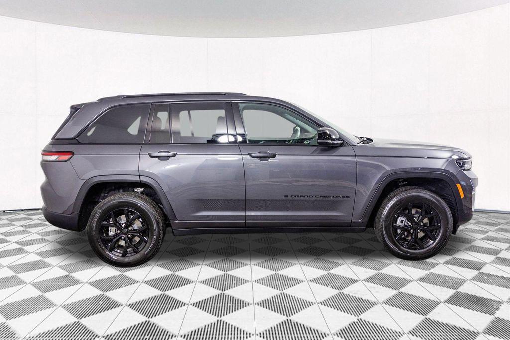 new 2025 Jeep Grand Cherokee car, priced at $39,772