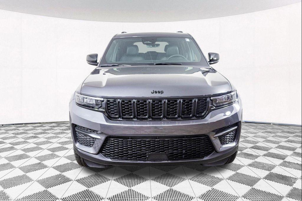 new 2025 Jeep Grand Cherokee car, priced at $39,772
