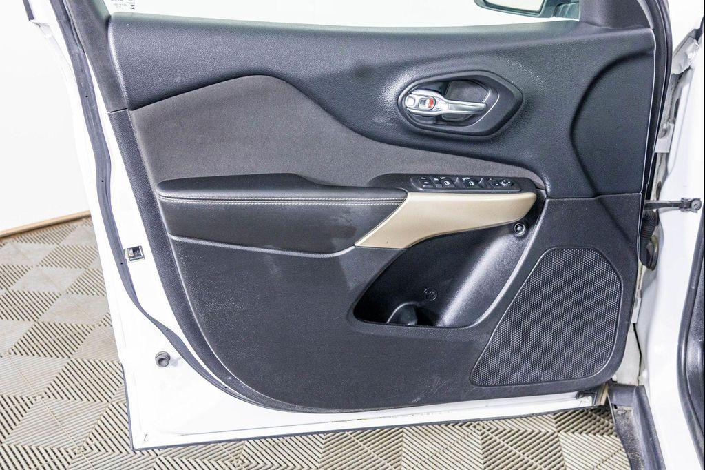 used 2018 Jeep Cherokee car, priced at $11,077