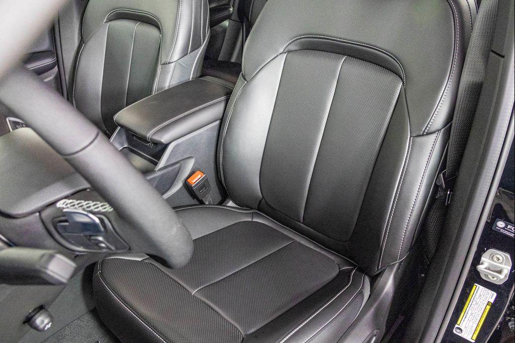 new 2025 Jeep Grand Cherokee car, priced at $48,850