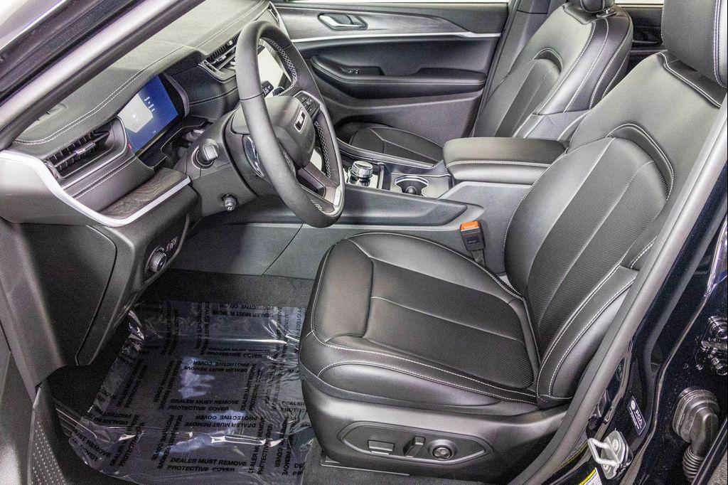 new 2025 Jeep Grand Cherokee car, priced at $48,850