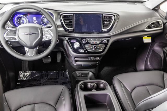 new 2025 Chrysler Pacifica car, priced at $38,277