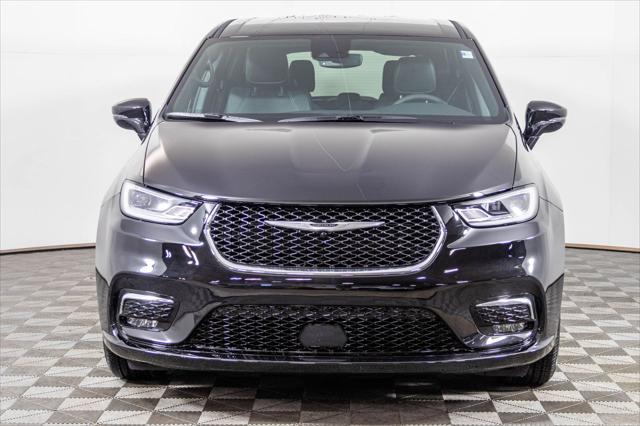 new 2025 Chrysler Pacifica car, priced at $38,277