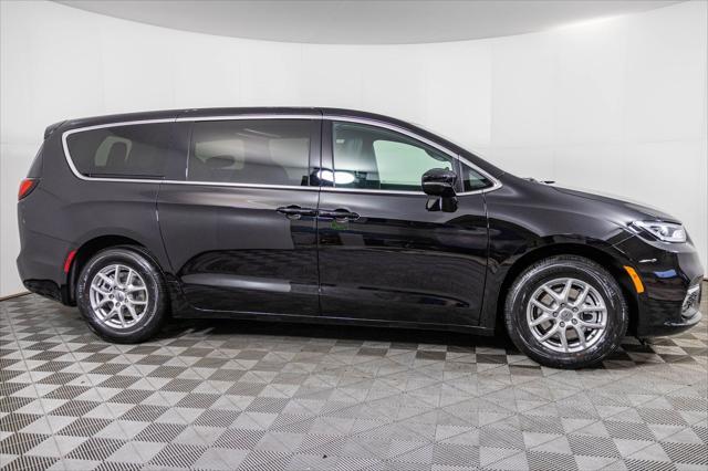 new 2025 Chrysler Pacifica car, priced at $38,277