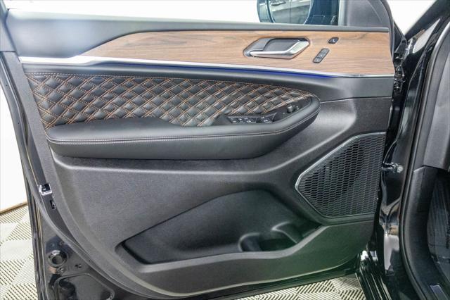 new 2025 Jeep Grand Cherokee car, priced at $58,475