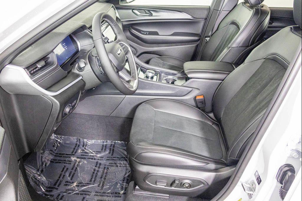 new 2025 Jeep Grand Cherokee car, priced at $39,236