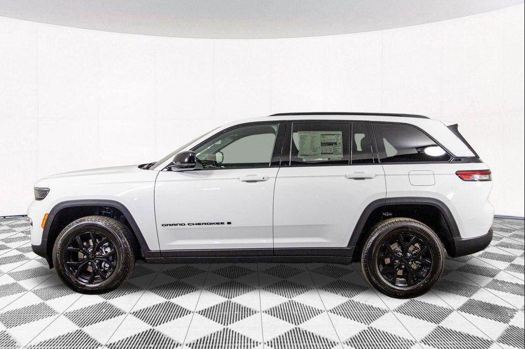 new 2025 Jeep Grand Cherokee car, priced at $39,236