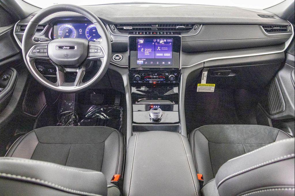 new 2025 Jeep Grand Cherokee car, priced at $39,236