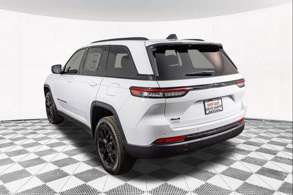new 2025 Jeep Grand Cherokee car, priced at $39,236