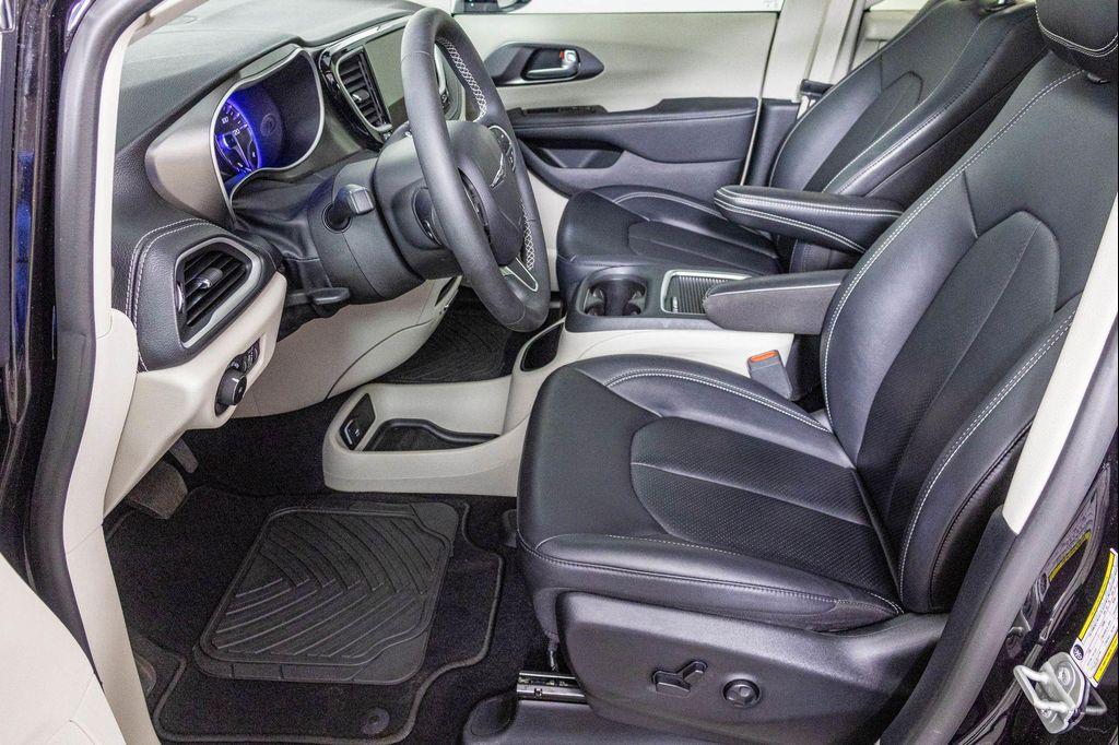 used 2024 Chrysler Pacifica car, priced at $39,277