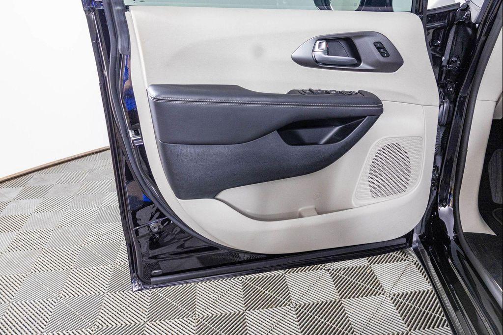 used 2024 Chrysler Pacifica car, priced at $39,277