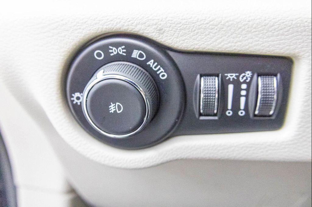 used 2024 Chrysler Pacifica car, priced at $39,277