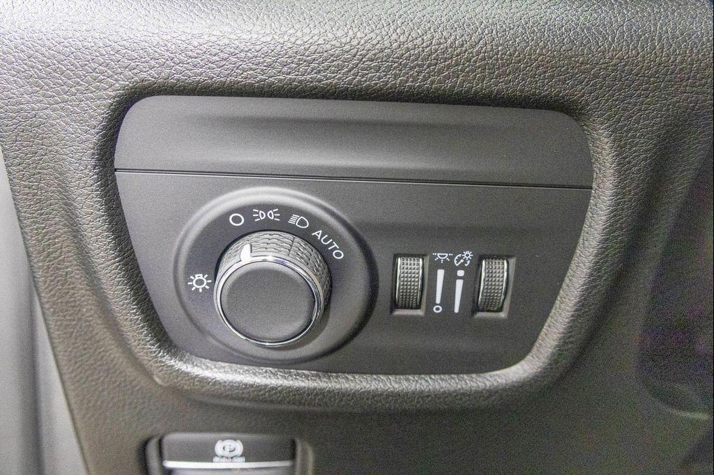 new 2025 Jeep Grand Cherokee car, priced at $42,314