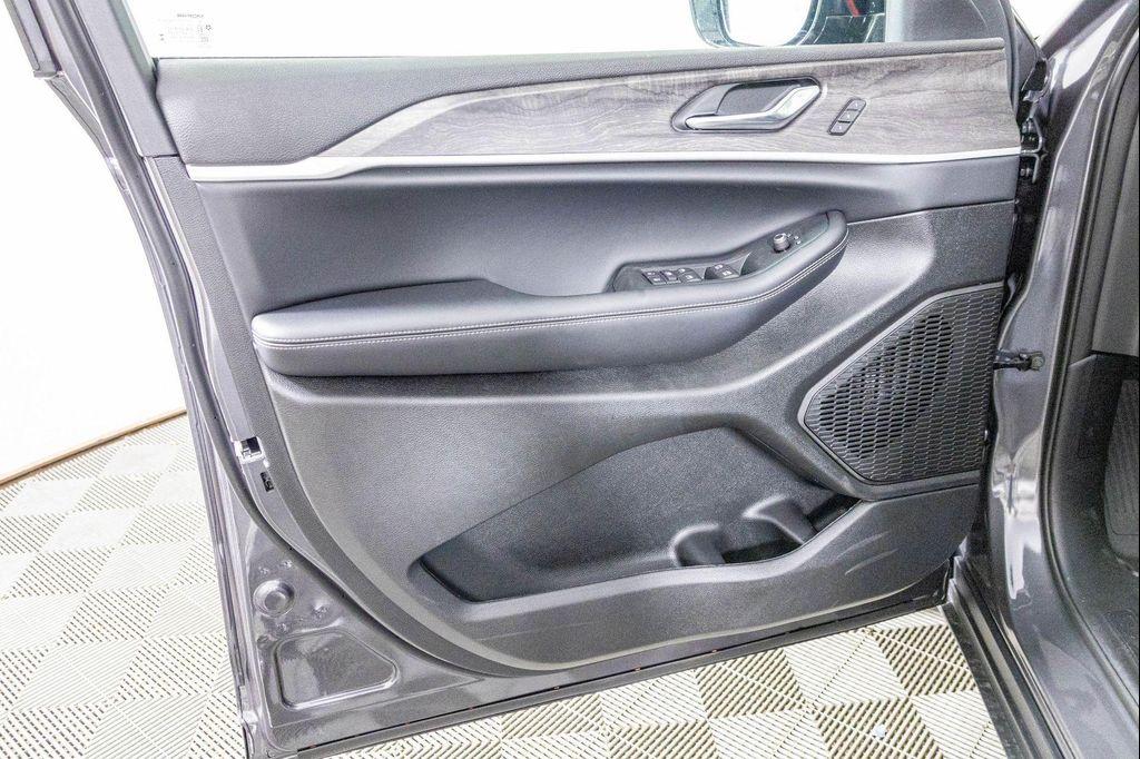 new 2025 Jeep Grand Cherokee L car, priced at $52,142