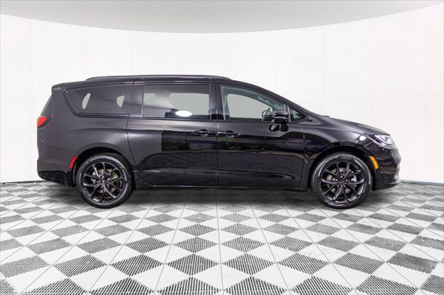 new 2025 Chrysler Pacifica car, priced at $49,685