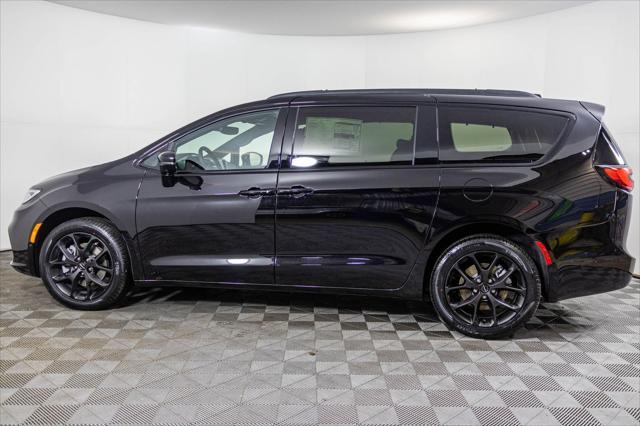 new 2025 Chrysler Pacifica car, priced at $48,685